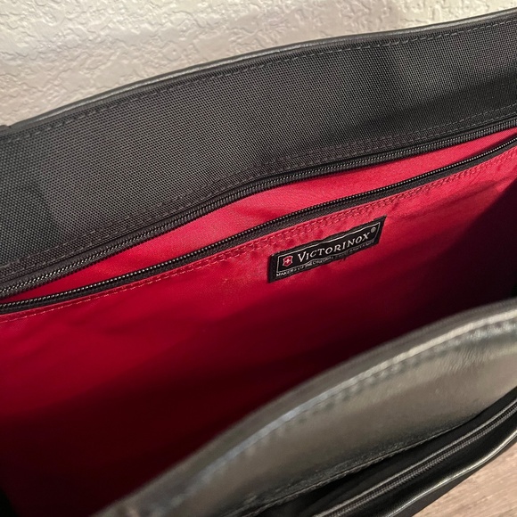 Victorinox Deluxe Business Black Tote Bag with Red Satin Interior - Picture 5 of 12